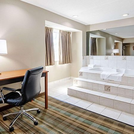 Quality Inn & Suites I-81 Exit 7 Bristol Kültér fotó
