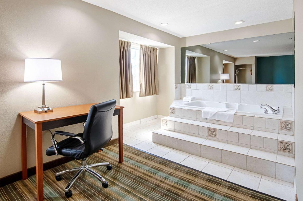 Quality Inn & Suites I-81 Exit 7 Bristol Kültér fotó