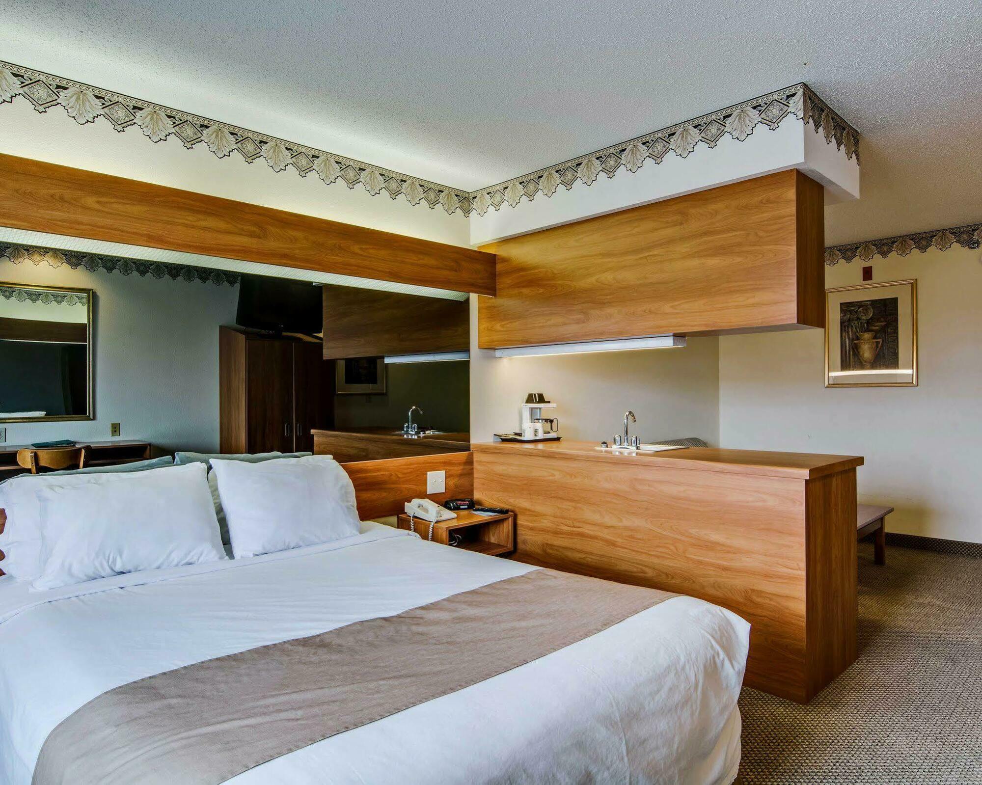 Quality Inn & Suites I-81 Exit 7 Bristol Kültér fotó